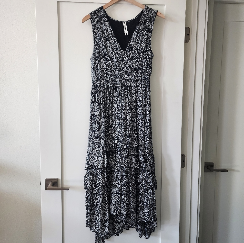 Anthropologie Dress Vneck Sleeveless Black and White Size Medium